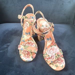 Gianni Bini Floral Block Heel Sandals Sz 6.5